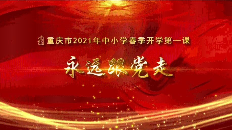 南京地铁贴上春联迎春节。网友:年味儿扑面而来